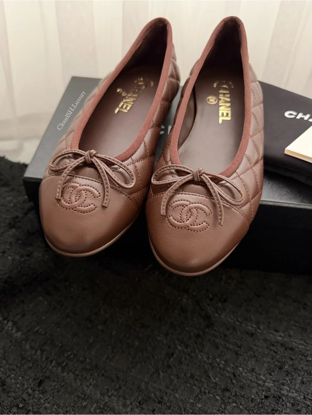 Auth Chanel BNIB 26B Dark Brown Quilted CC Logo Ballet Flats - Size 37.5